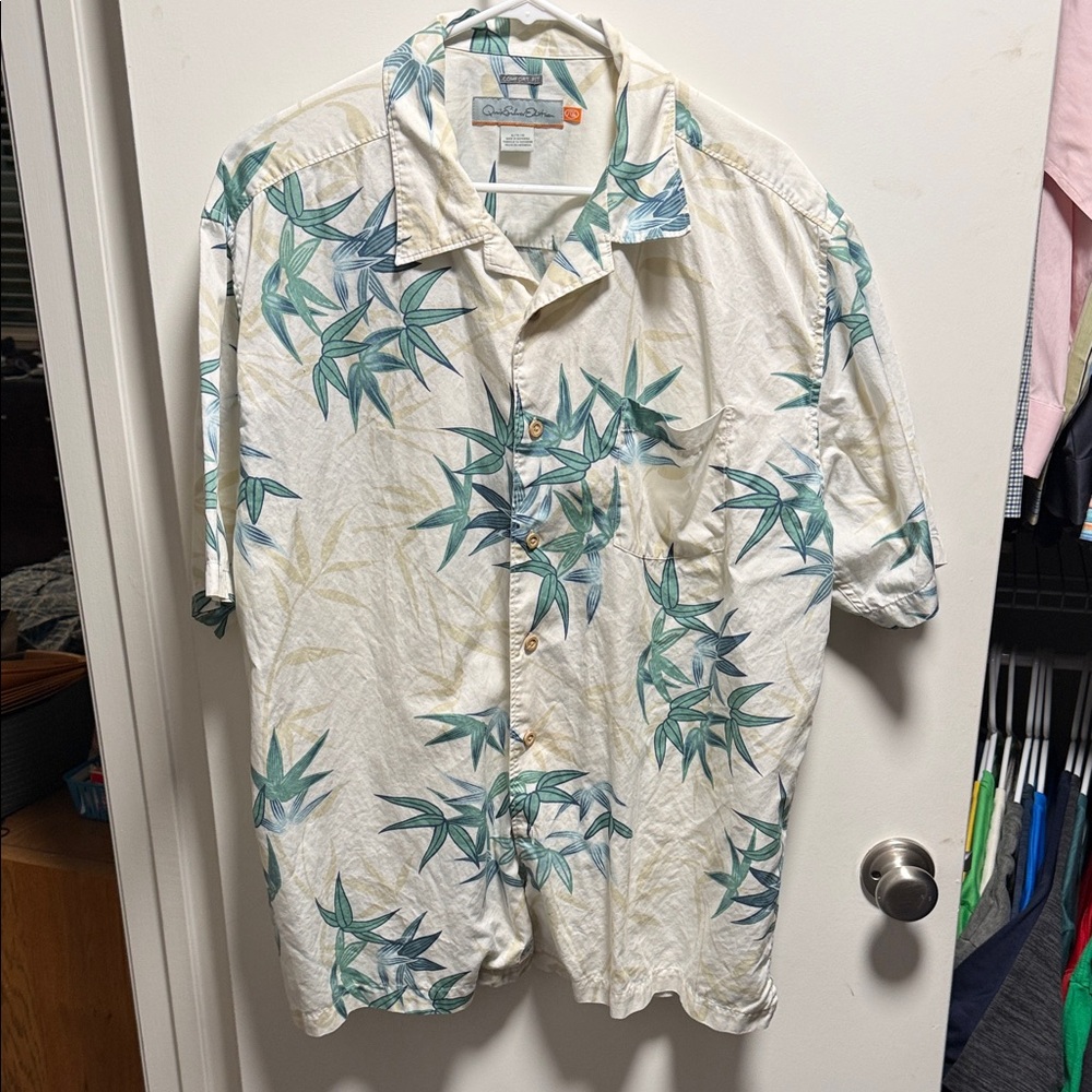 Quiksilver White Short-Sleeve Button-Up Shirt with Teal Leaf Print